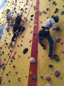 Climbing group no faces 2018